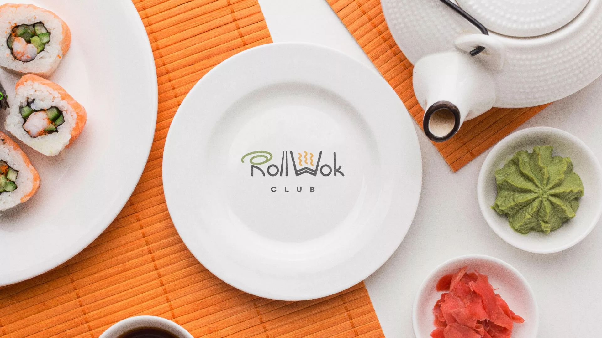 Разработка логотипа и фирменного стиля суши-бара «Roll Wok Club» в Петровске